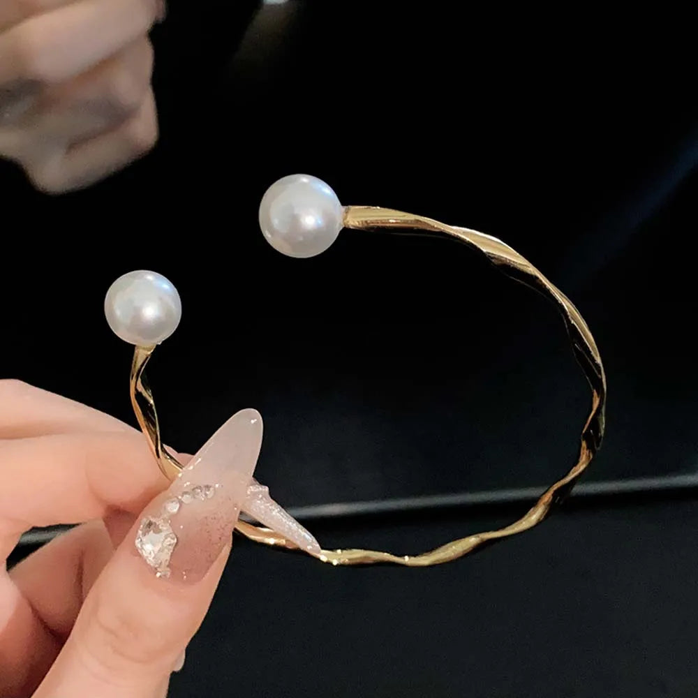 Gold and Silver Mobius Strip Bracelet | Unique Pearl Design