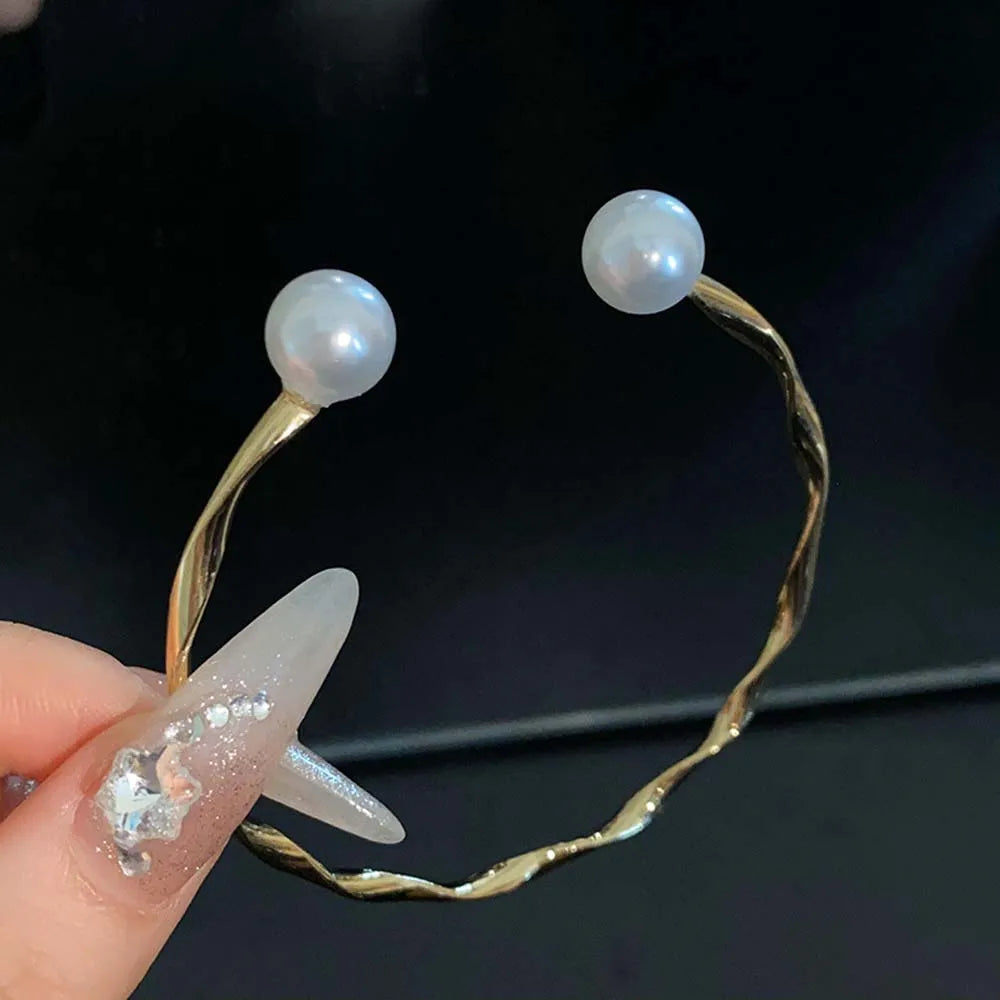 Gold and Silver Mobius Strip Bracelet | Unique Pearl Design