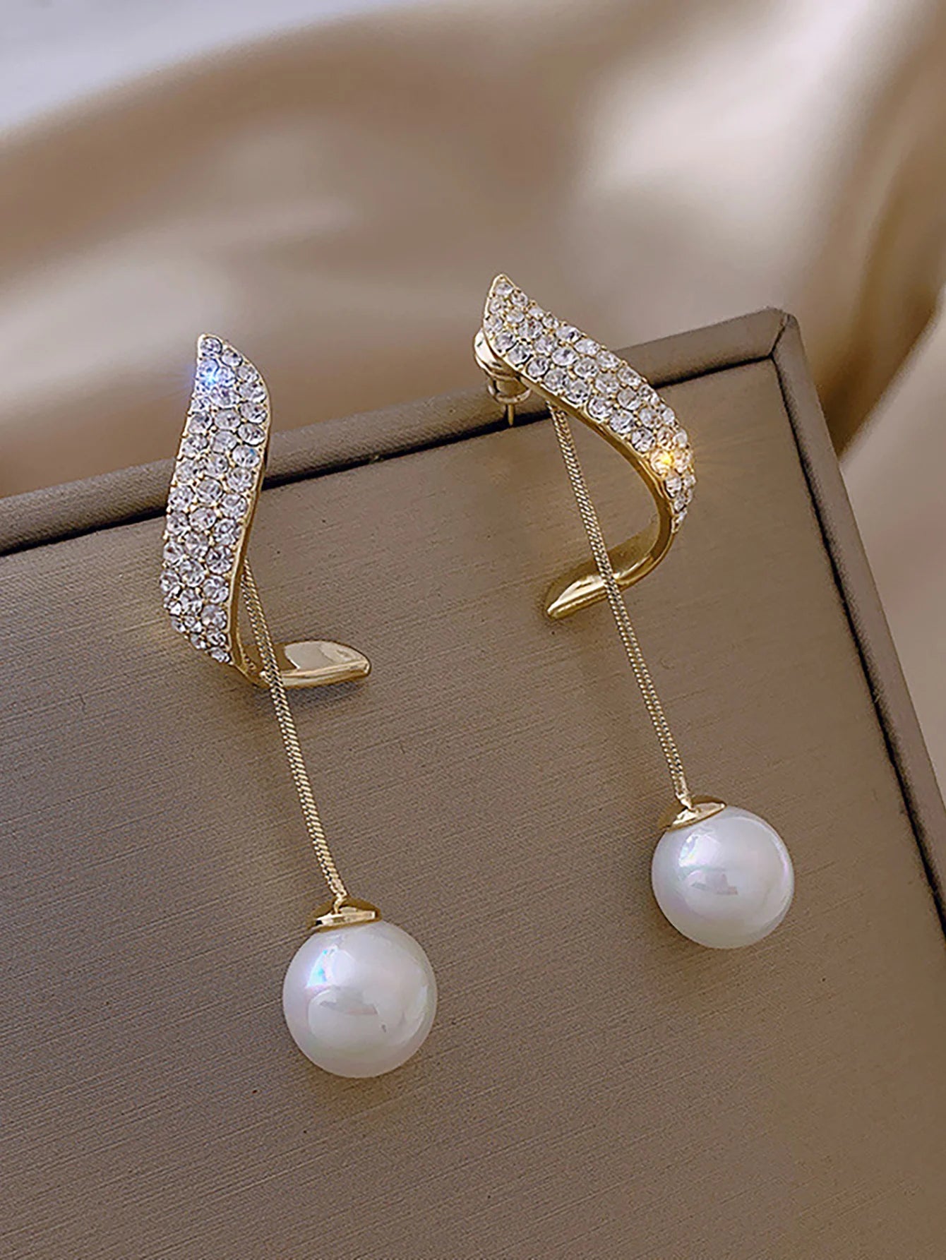 Stylish Pearl Tassel Earrings - Elegant Jewelry for Travel & Events