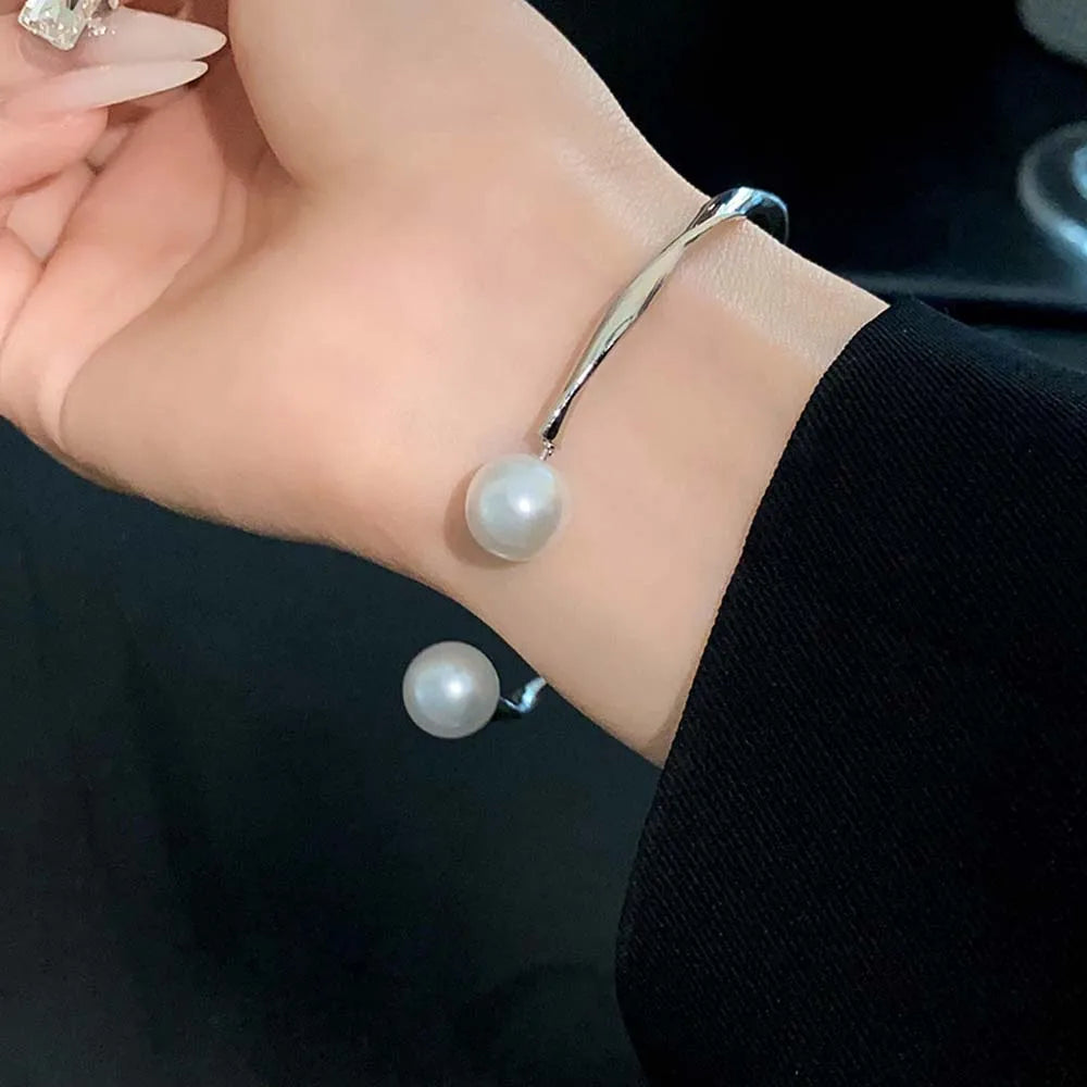 Gold and Silver Mobius Strip Bracelet | Unique Pearl Design