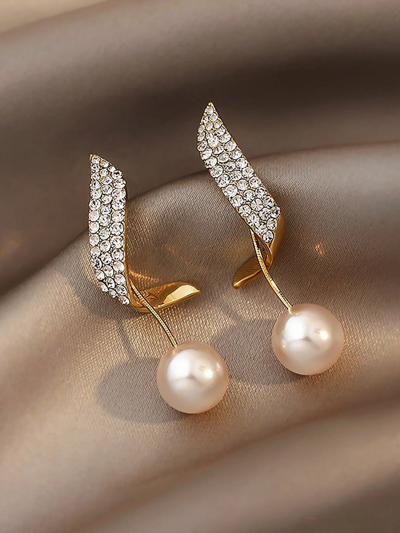 Stylish Pearl Tassel Earrings - Elegant Jewelry for Travel & Events